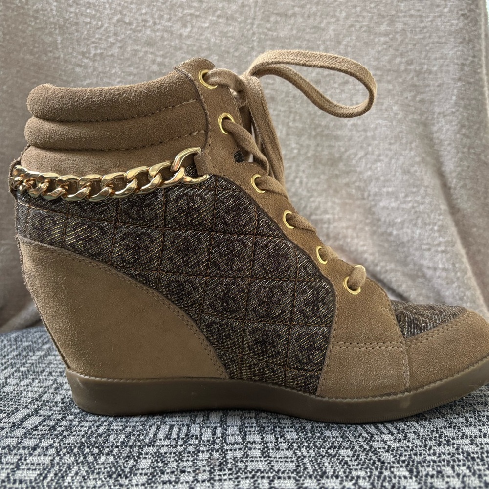 🤩 GUESS wedge sneakers